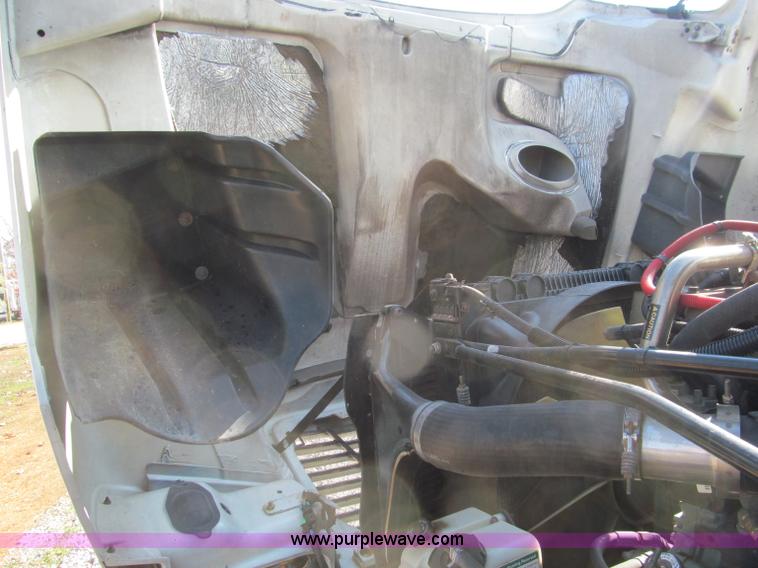 image for item F4634 2007 Freightliner ST120 semi truck