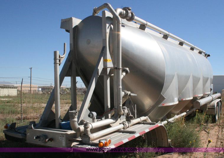 image for item G5526 1989 J&L pneumatic dry bulk trailer