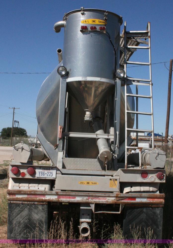 image for item G5526 1989 J&L pneumatic dry bulk trailer