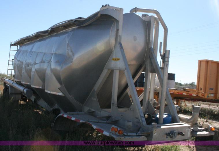 image for item G5526 1989 J&L pneumatic dry bulk trailer