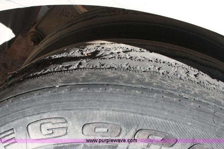 image for item G5526 1989 J&L pneumatic dry bulk trailer