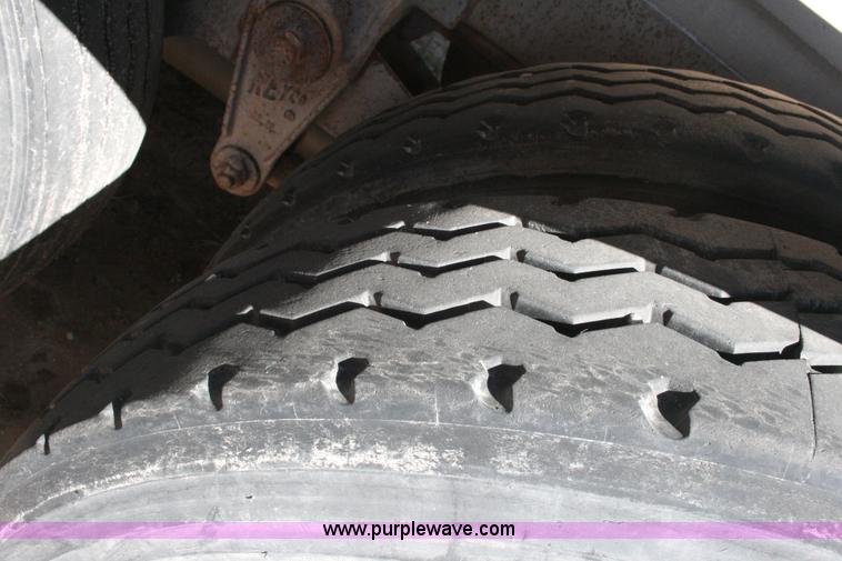 image for item G5526 1989 J&L pneumatic dry bulk trailer