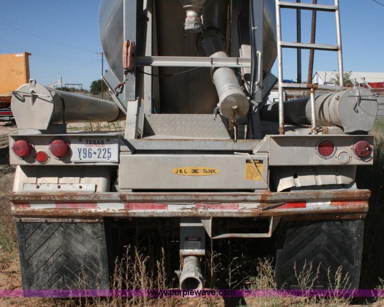 image for item G5526 1989 J&L pneumatic dry bulk trailer