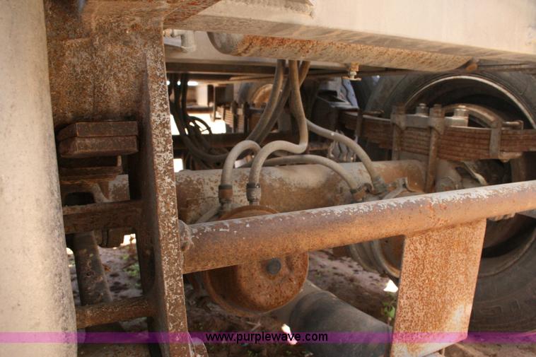 image for item G5526 1989 J&L pneumatic dry bulk trailer