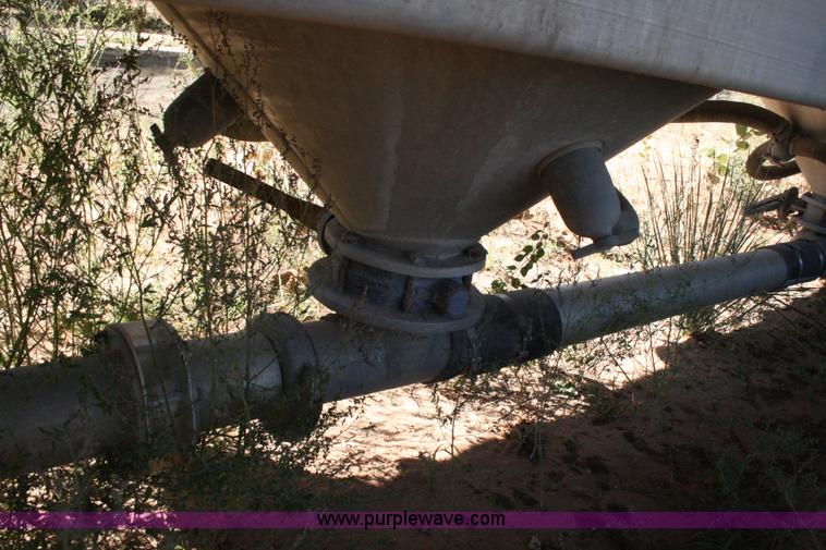 image for item G5526 1989 J&L pneumatic dry bulk trailer