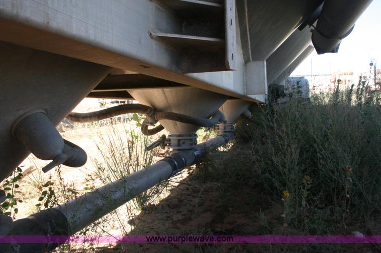 image for item G5526 1989 J&L pneumatic dry bulk trailer