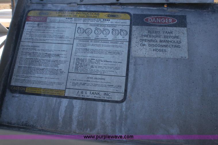 image for item G5526 1989 J&L pneumatic dry bulk trailer