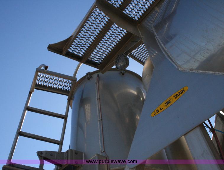 image for item G5526 1989 J&L pneumatic dry bulk trailer