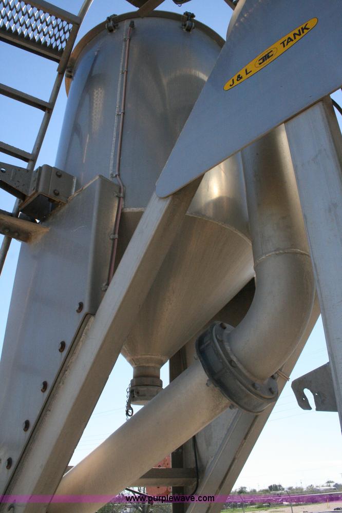 image for item G5526 1989 J&L pneumatic dry bulk trailer