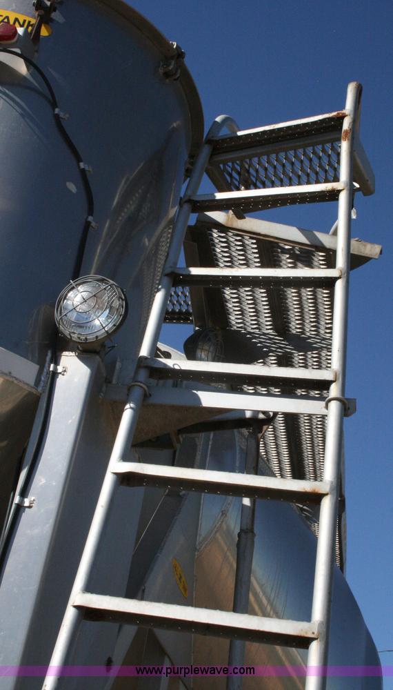 image for item G5526 1989 J&L pneumatic dry bulk trailer