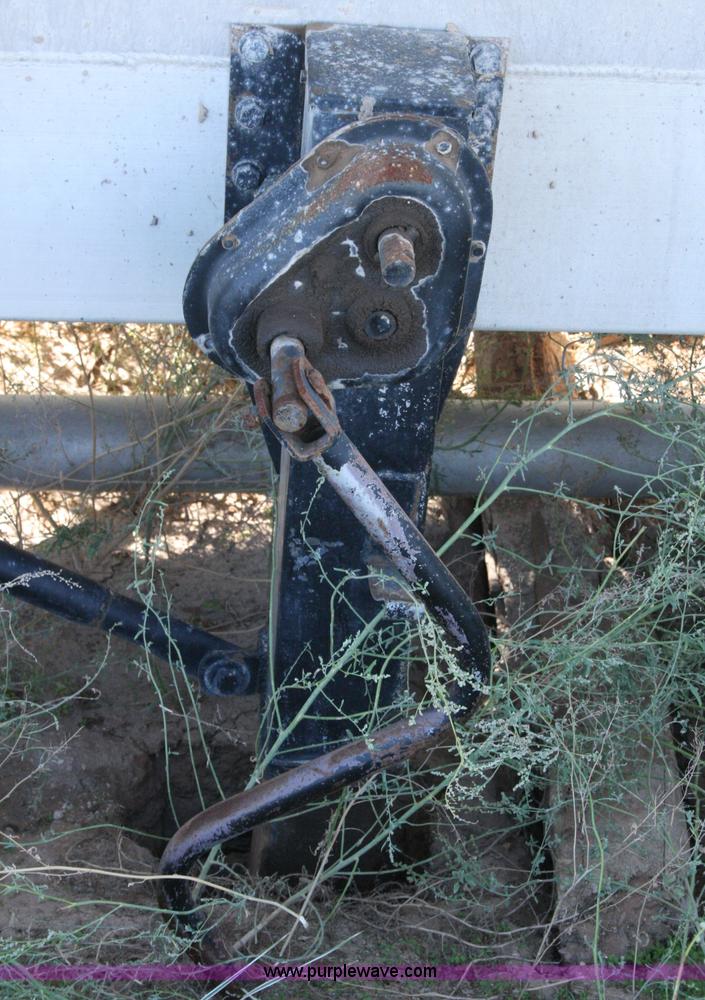 image for item G5526 1989 J&L pneumatic dry bulk trailer