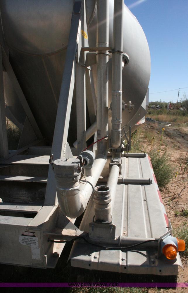 image for item G5526 1989 J&L pneumatic dry bulk trailer