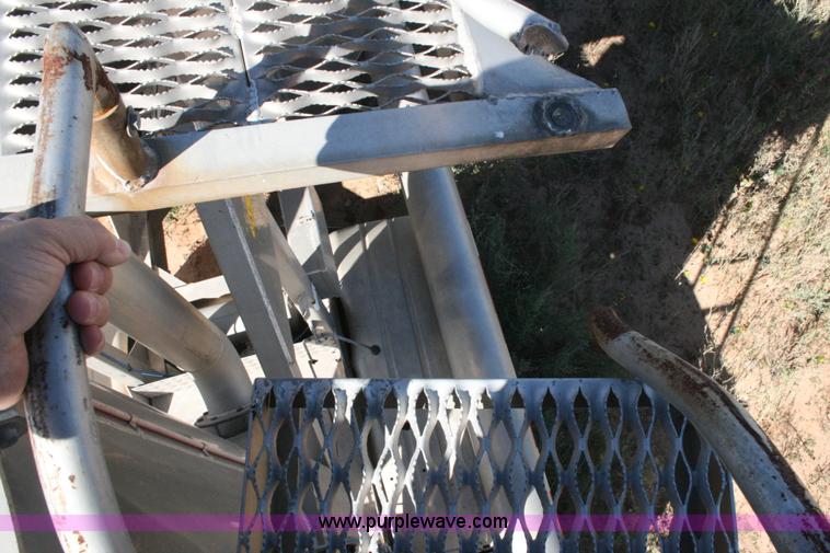 image for item G5526 1989 J&L pneumatic dry bulk trailer