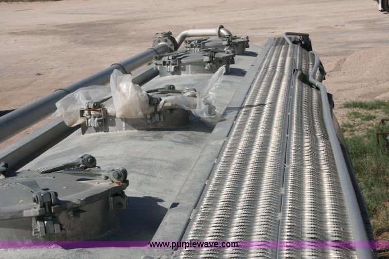 image for item G5526 1989 J&L pneumatic dry bulk trailer