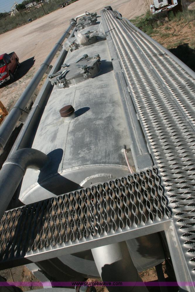 image for item G5526 1989 J&L pneumatic dry bulk trailer