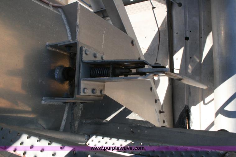 image for item G5526 1989 J&L pneumatic dry bulk trailer