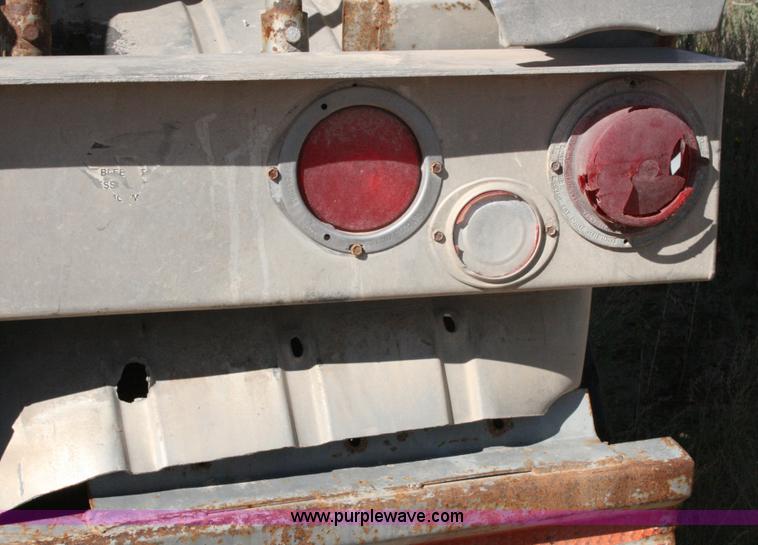 image for item G5526 1989 J&L pneumatic dry bulk trailer