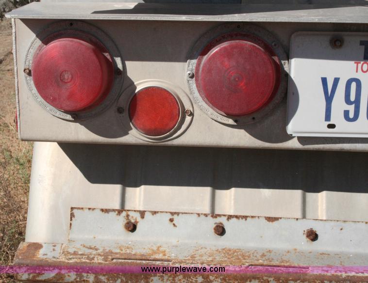 image for item G5526 1989 J&L pneumatic dry bulk trailer