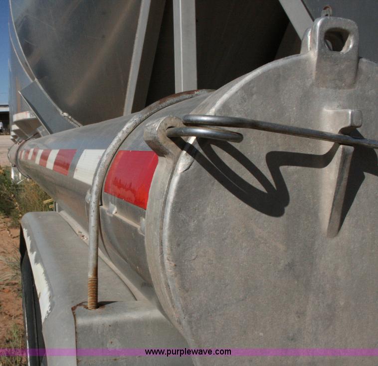 image for item G5526 1989 J&L pneumatic dry bulk trailer