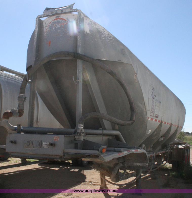 image for item G5529 1974 Fruehauf pneumatic dry bulk trailer