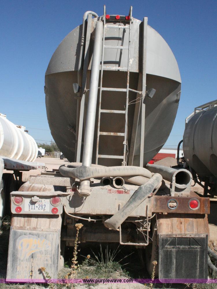 image for item G5529 1974 Fruehauf pneumatic dry bulk trailer