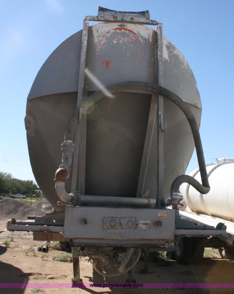 image for item G5529 1974 Fruehauf pneumatic dry bulk trailer