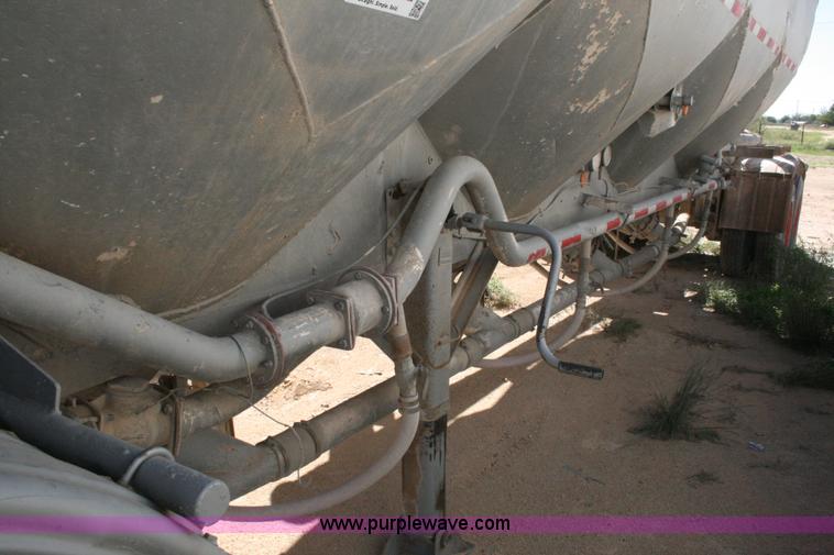 image for item G5529 1974 Fruehauf pneumatic dry bulk trailer