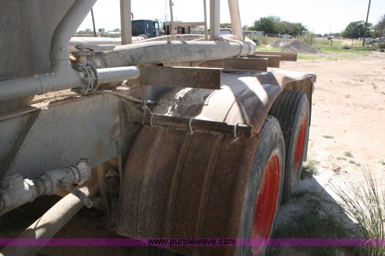 image for item G5529 1974 Fruehauf pneumatic dry bulk trailer