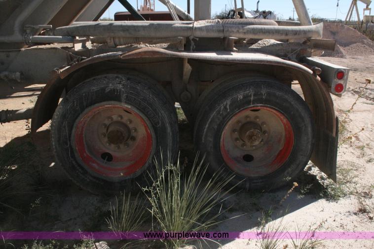 image for item G5529 1974 Fruehauf pneumatic dry bulk trailer