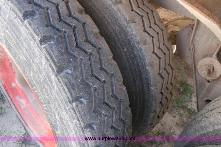 image for item G5529 1974 Fruehauf pneumatic dry bulk trailer