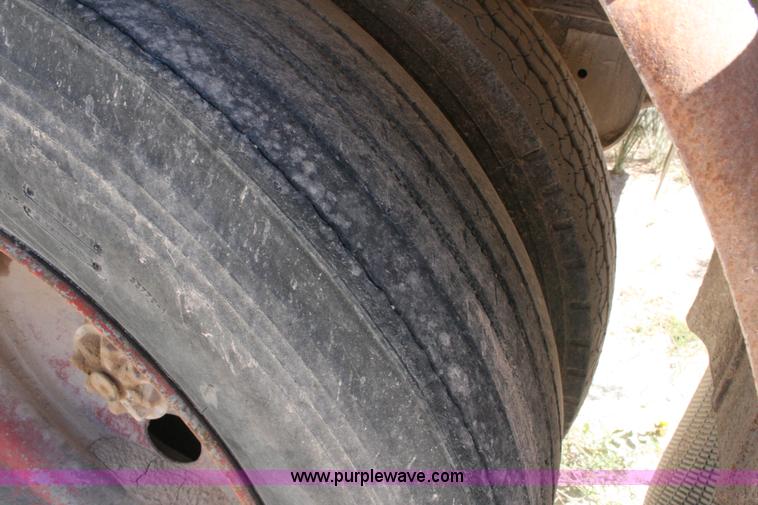 image for item G5529 1974 Fruehauf pneumatic dry bulk trailer