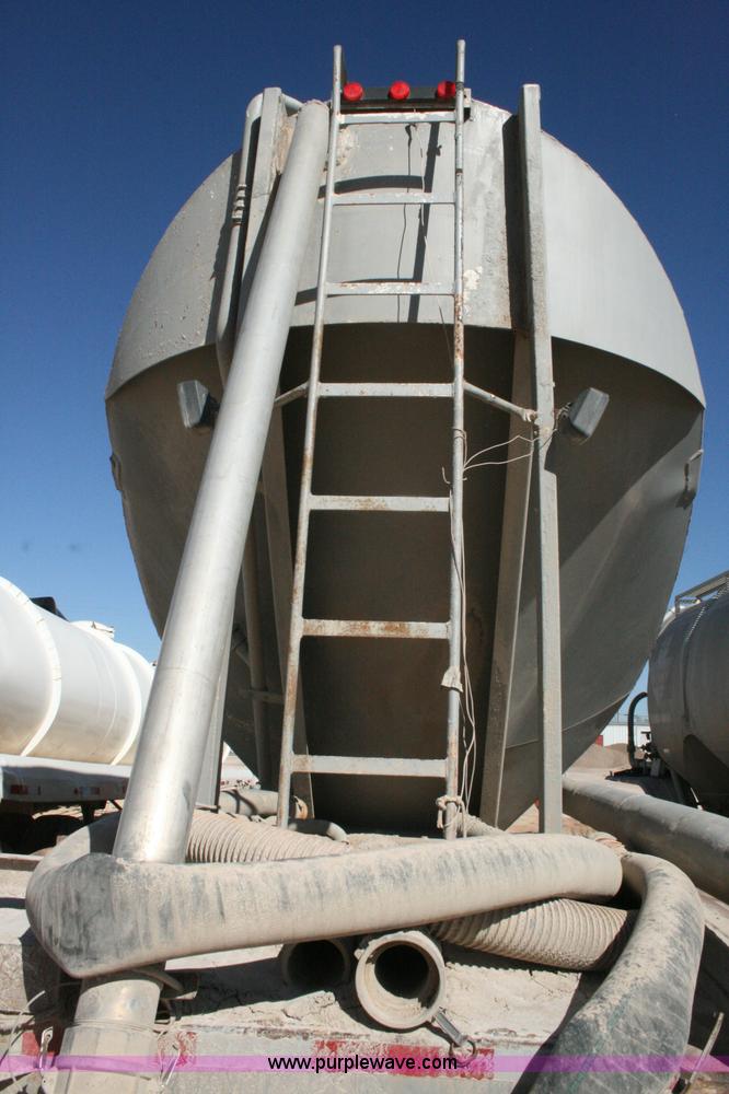 image for item G5529 1974 Fruehauf pneumatic dry bulk trailer