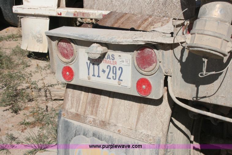 image for item G5529 1974 Fruehauf pneumatic dry bulk trailer