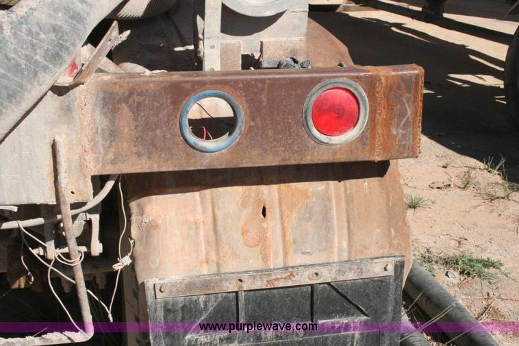 image for item G5529 1974 Fruehauf pneumatic dry bulk trailer