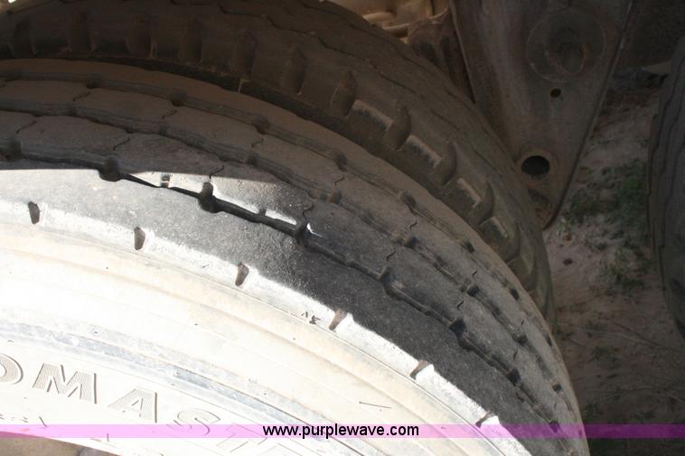 image for item G5529 1974 Fruehauf pneumatic dry bulk trailer