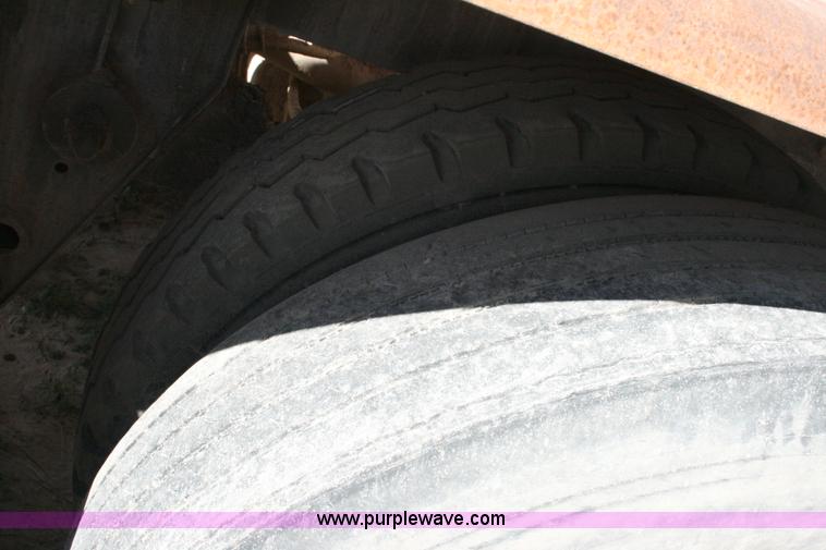 image for item G5529 1974 Fruehauf pneumatic dry bulk trailer