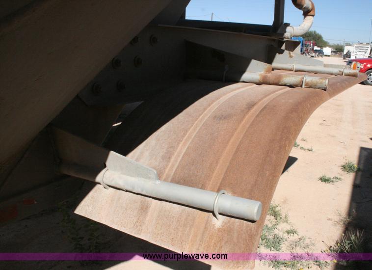 image for item G5529 1974 Fruehauf pneumatic dry bulk trailer