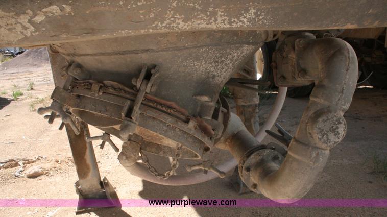 image for item G5529 1974 Fruehauf pneumatic dry bulk trailer