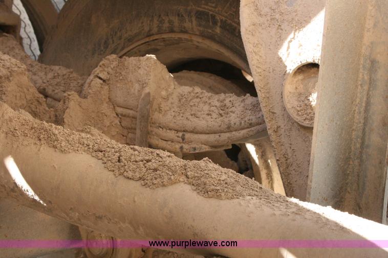 image for item G5529 1974 Fruehauf pneumatic dry bulk trailer