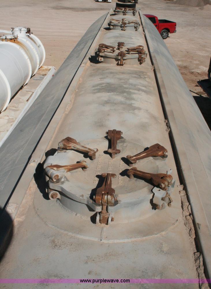 image for item G5529 1974 Fruehauf pneumatic dry bulk trailer