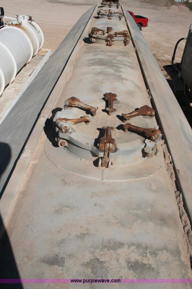 image for item G5529 1974 Fruehauf pneumatic dry bulk trailer