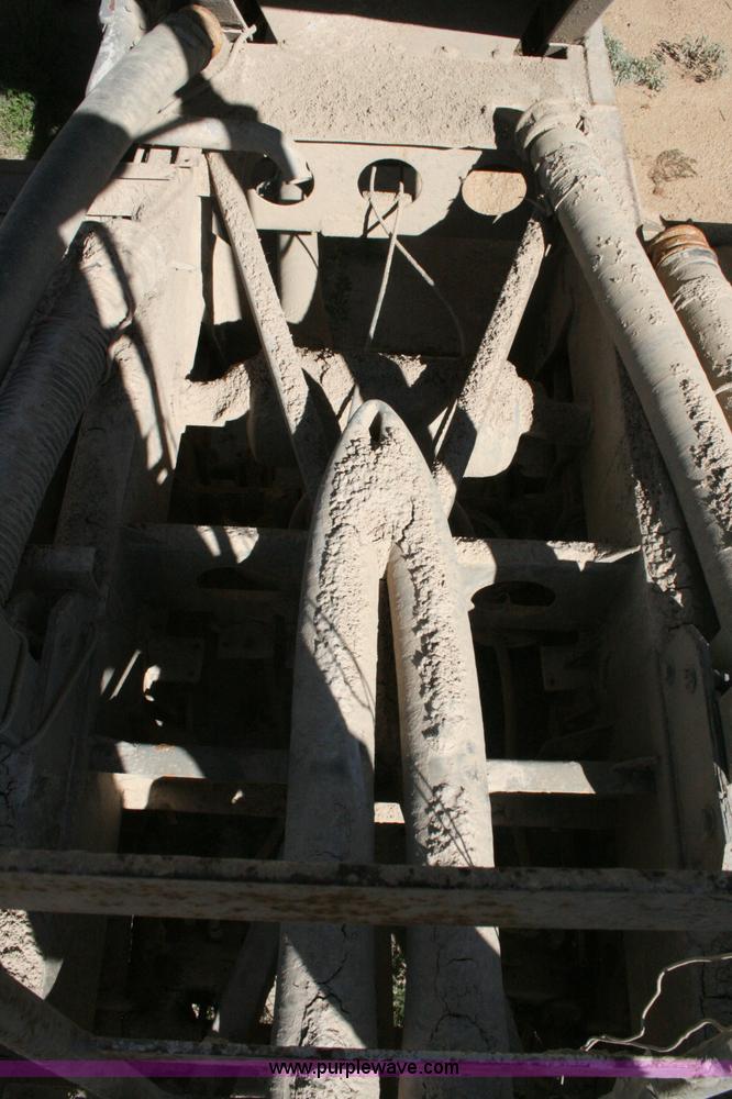 image for item G5529 1974 Fruehauf pneumatic dry bulk trailer