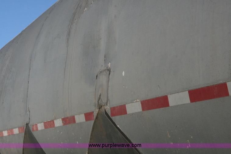 image for item G5529 1974 Fruehauf pneumatic dry bulk trailer