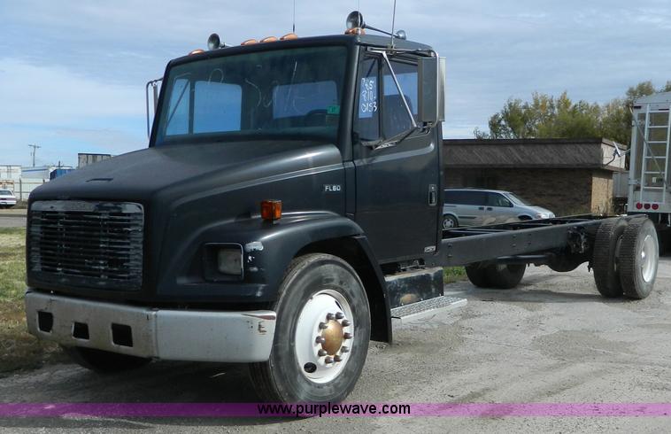 image for item G7503 1995 Freightliner FL60 semi truck