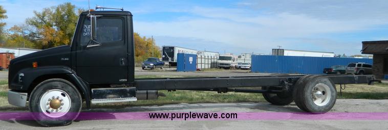 image for item G7503 1995 Freightliner FL60 semi truck