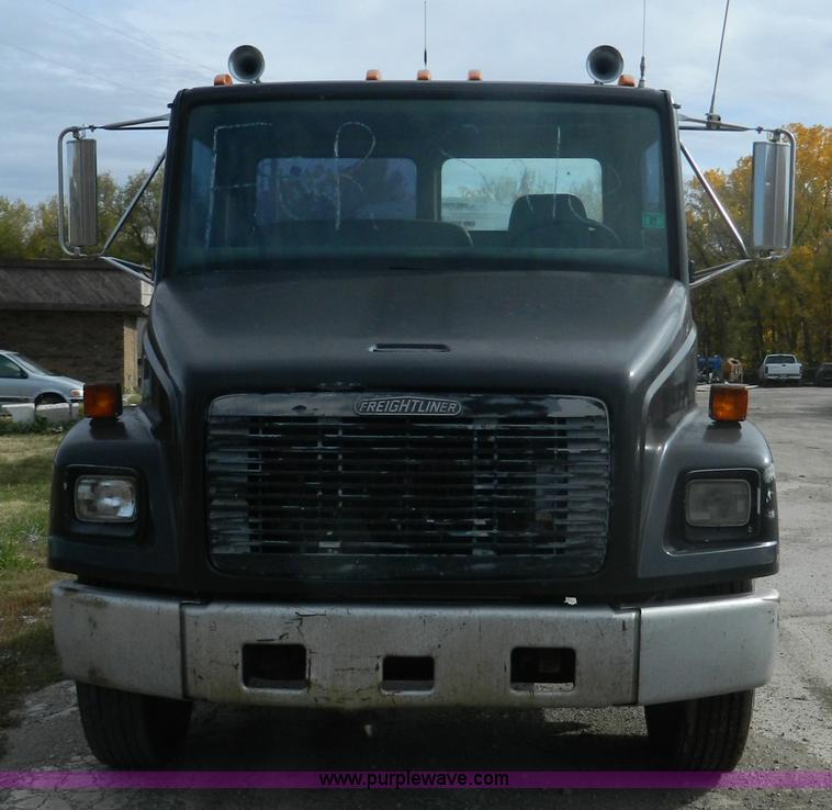image for item G7503 1995 Freightliner FL60 semi truck