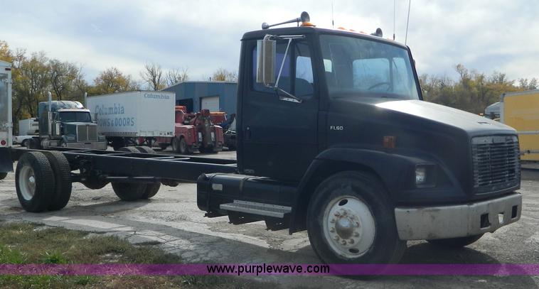 image for item G7503 1995 Freightliner FL60 semi truck
