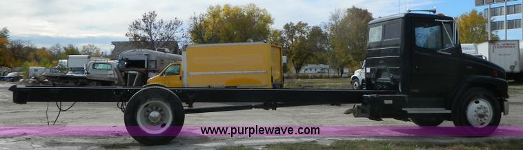 image for item G7503 1995 Freightliner FL60 semi truck