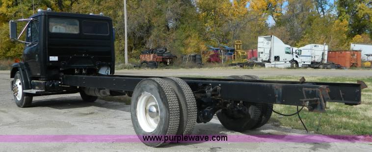 image for item G7503 1995 Freightliner FL60 semi truck