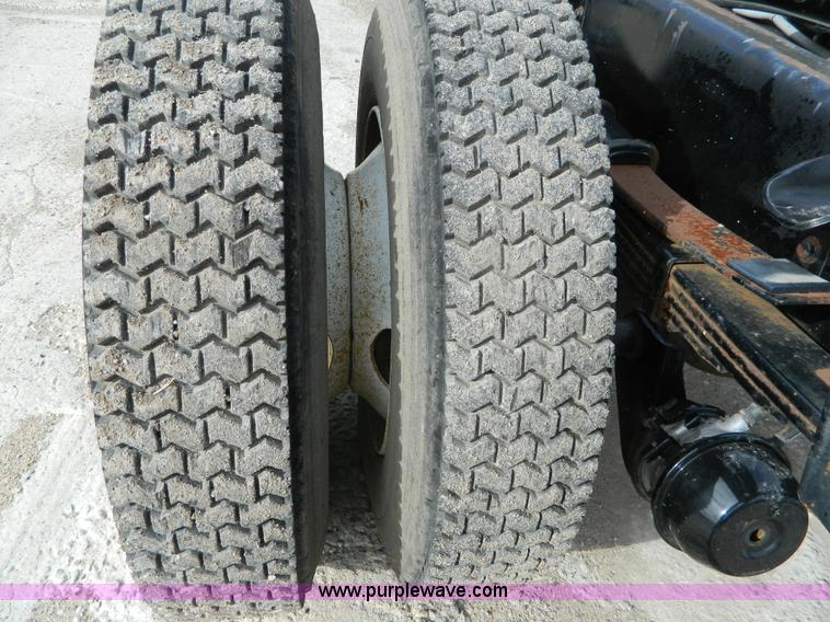 image for item G7503 1995 Freightliner FL60 semi truck